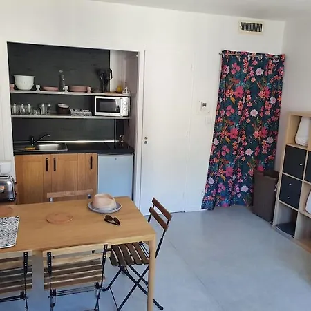 Grenoble: Jardin De Ville... Apartment